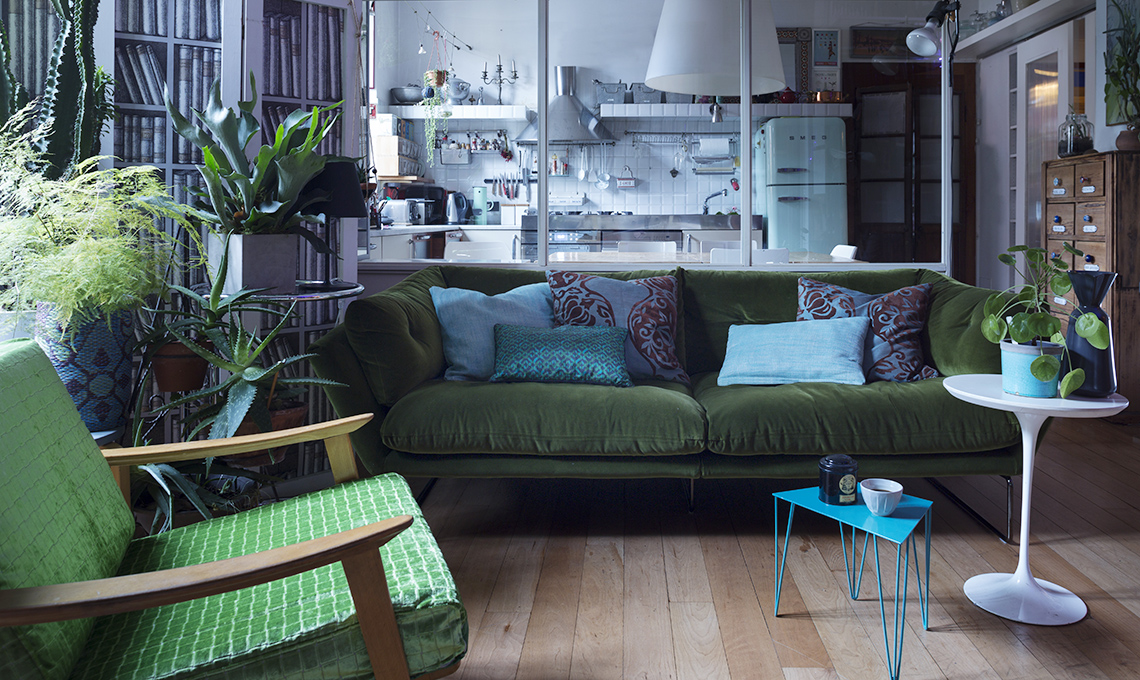 Il divano di velluto per cambiare il look al soggiorno for Soggiorno blu roma