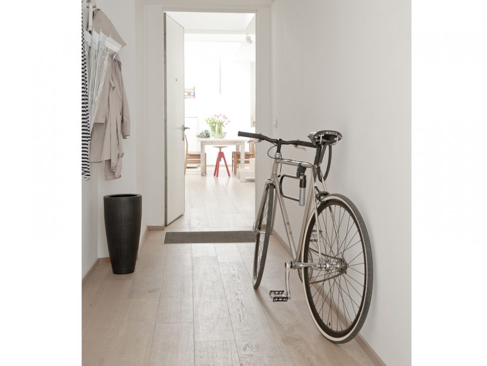 3 soluzioni di design per appendere la bici in casa