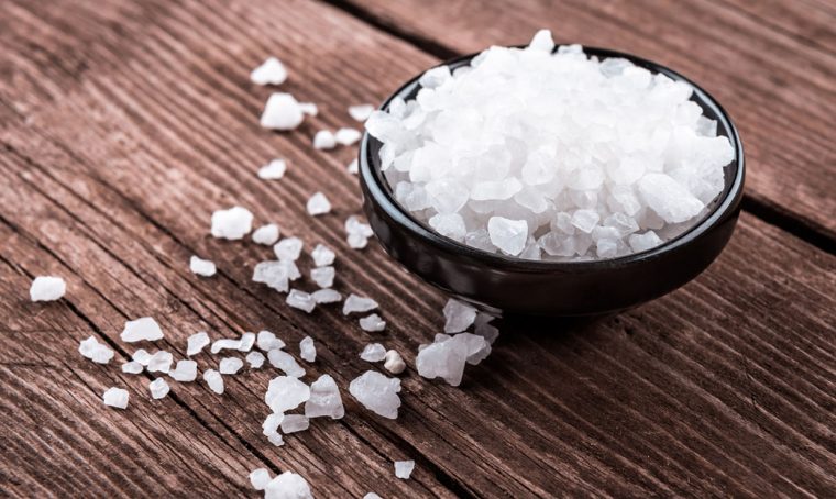 10 usi alternativi del sale in cucina