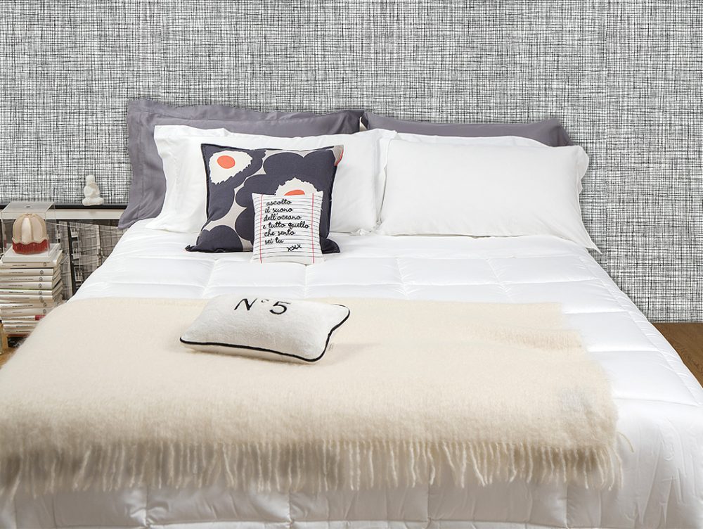 Relooking del letto partendo da classiche lenzuola bianche!