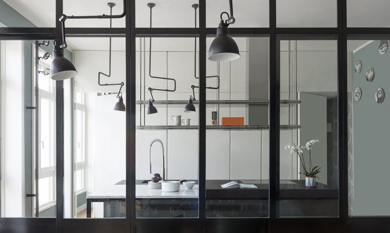 Parete vetrata: la cucina a vista diventa protagonista