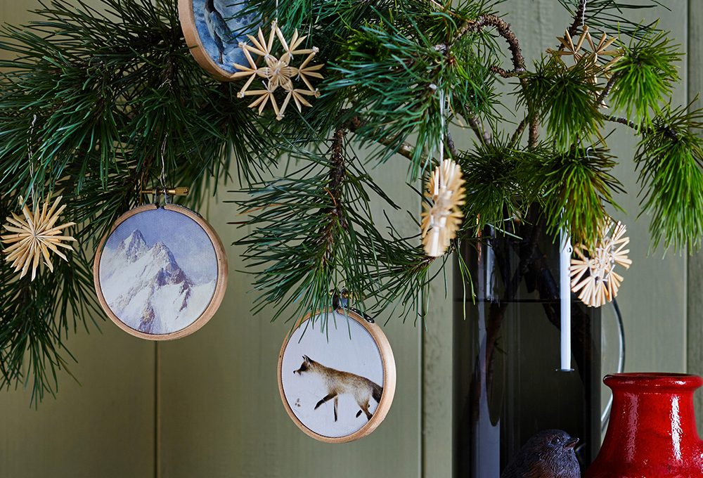I mini telai da ricamo diventano decorazioni per l’albero di Natale