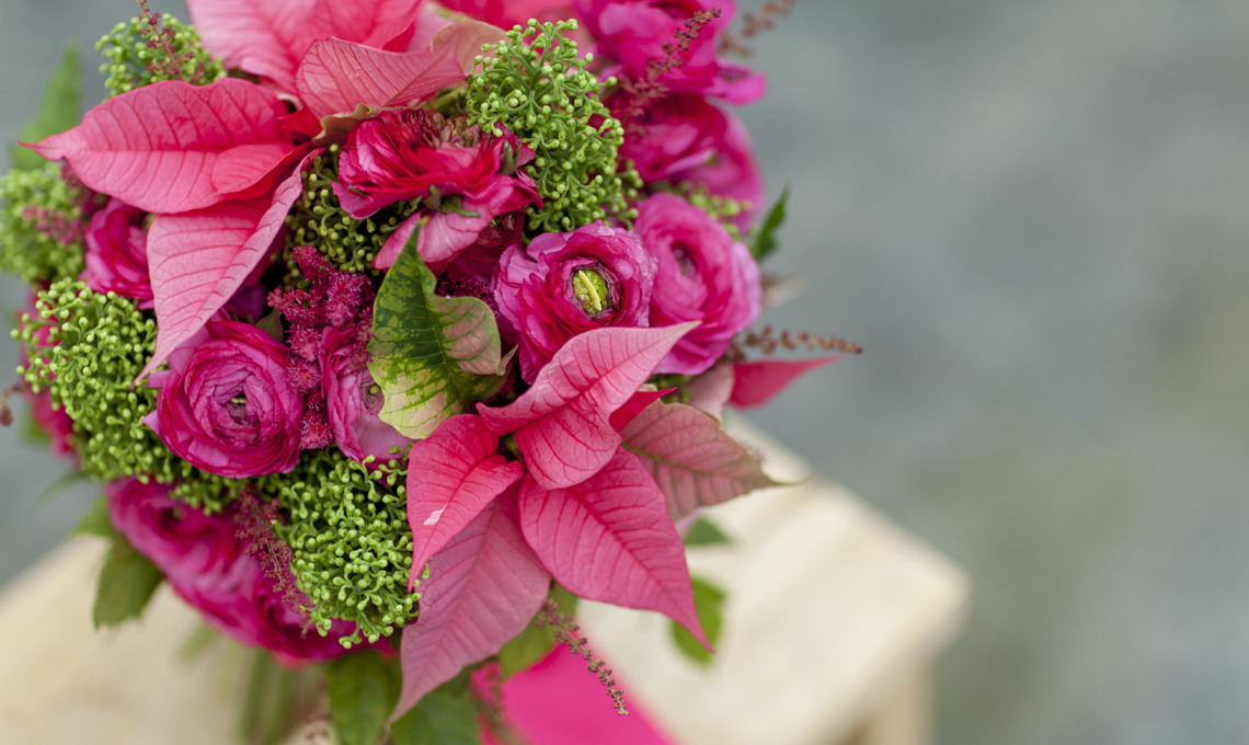 Bouquet Di Stelle Di Natale Artificiali Rosse - 6 Teste Per Stelo, Altezza 37 Cm, Fiori Finti In Seta Per Decorazioni Natalizie