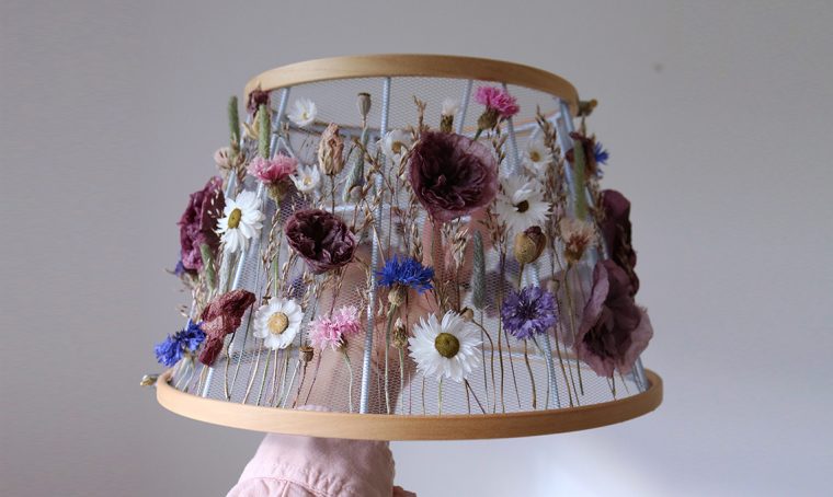 Le creazioni di fiori secchi e tulle di Olga Prinku