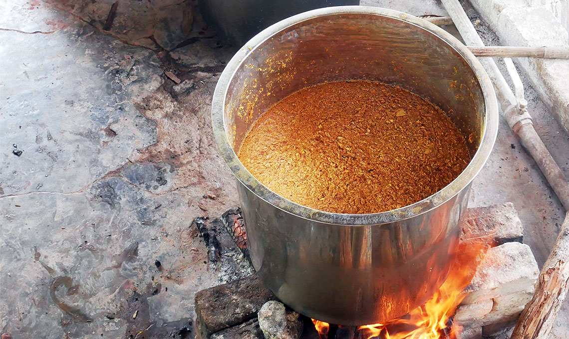 CasaFacile MBettinelli tinture naturali tessuti pentola