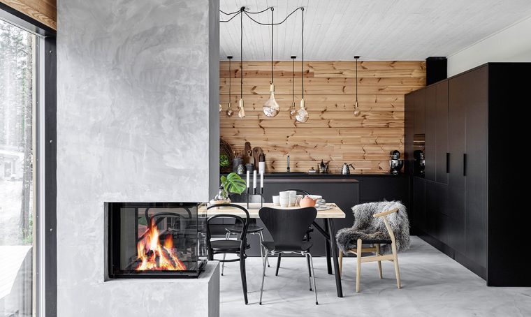 Pareti in legno e tocchi di nero per la casa in stile nordico