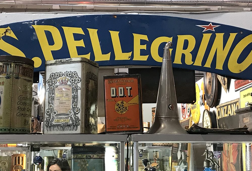 Mercanteinfiera: scritte luminose e insegne vintage