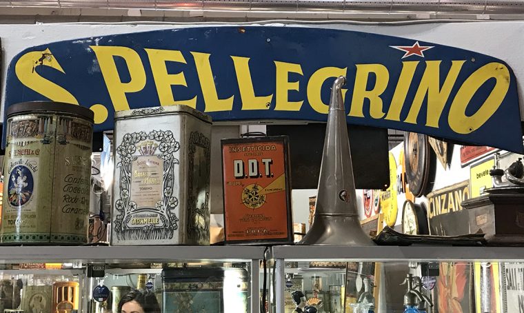 Mercanteinfiera: scritte luminose e insegne vintage