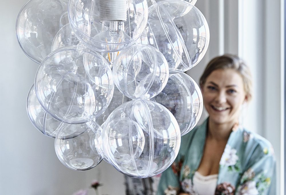 Come creare un lampadario con le boules trasparenti
