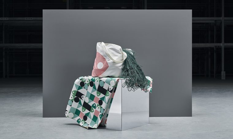 Ikea presenta la collezione Musselblomma realizzata con rifiuti plastici provenienti dal mare