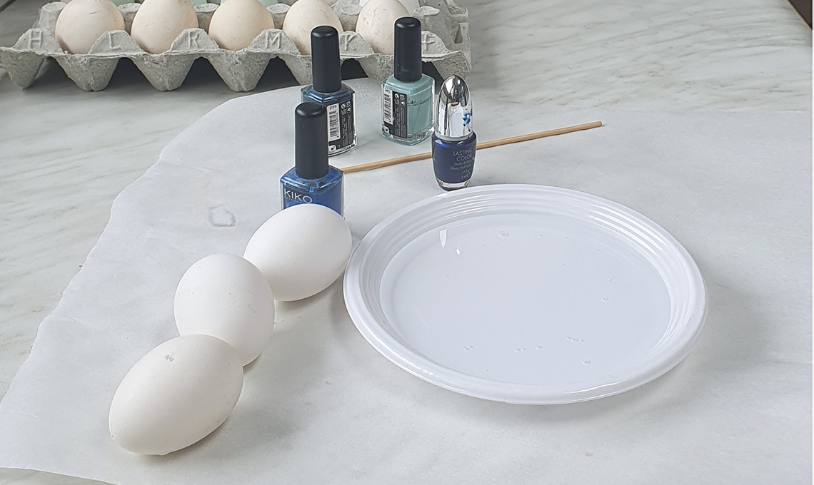 uova dipinte con lo smalto