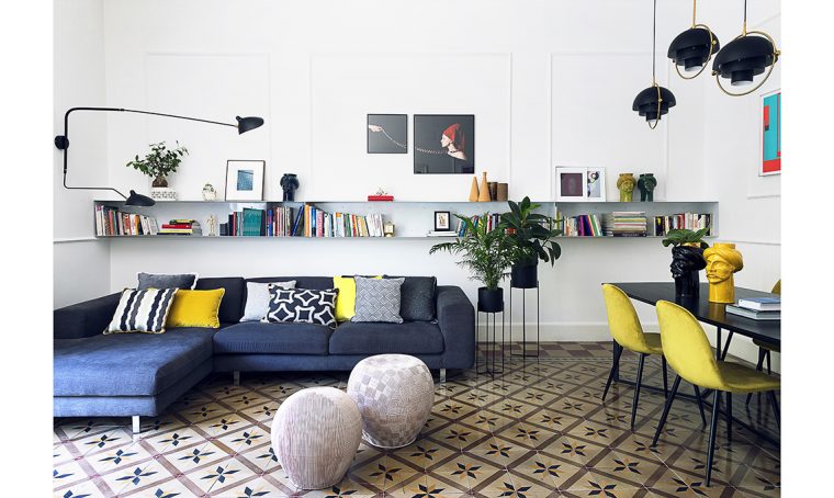 Arredare il soggiorno in stile moderno e colorato