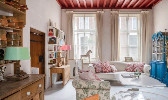 Una casa del Cinquecento in Olanda, rinnovata mantenendo l’atmosfera di un tempo