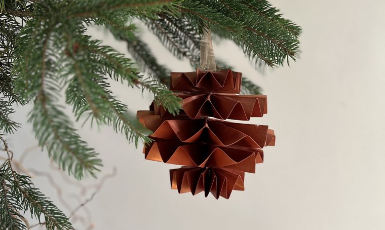 Natale: come realizzare una decorazione sospesa in metallo