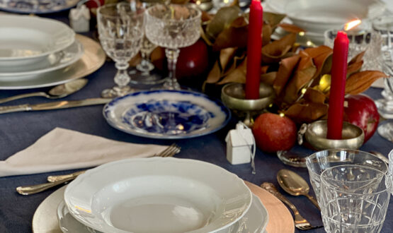 Natale: la tavola delle feste si veste di blu