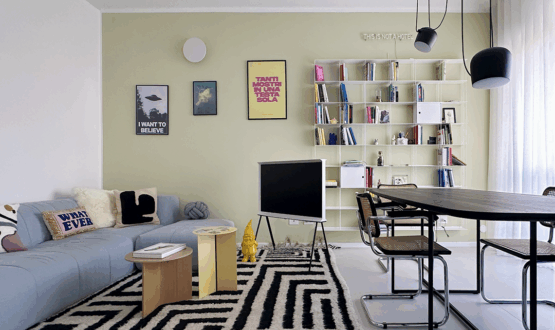 Piccoli spazi, tanto colore: un bilocale milanese da copiare