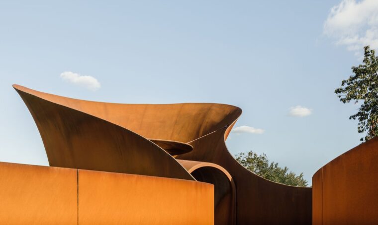 ‘Doshi Retreat’ al Vitra Campus: un viaggio sensoriale tra suono, materia e silenzio