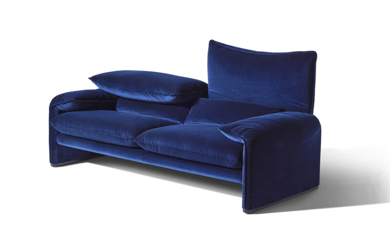 Schienale e braccioli pieghevoli: la rivoluzione del divano Maralunga