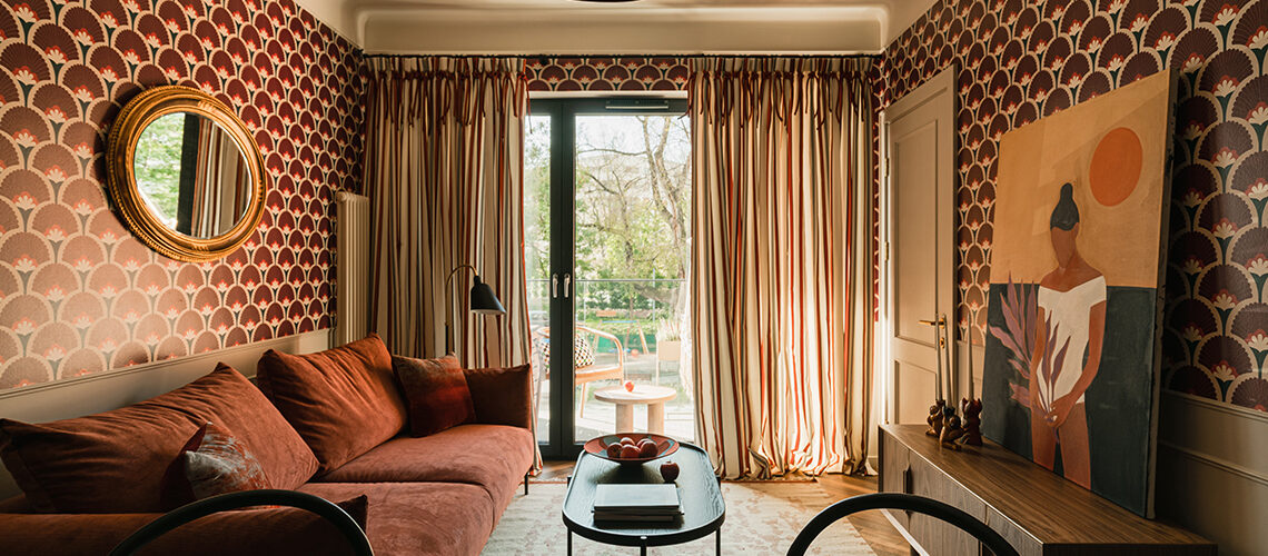 Un mini appartamento con arredi low budget e stile ultradécor