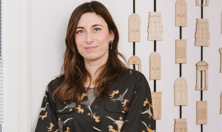 Shari Caviglia, l’orafa che inventa piccoli gioielli d’architettura