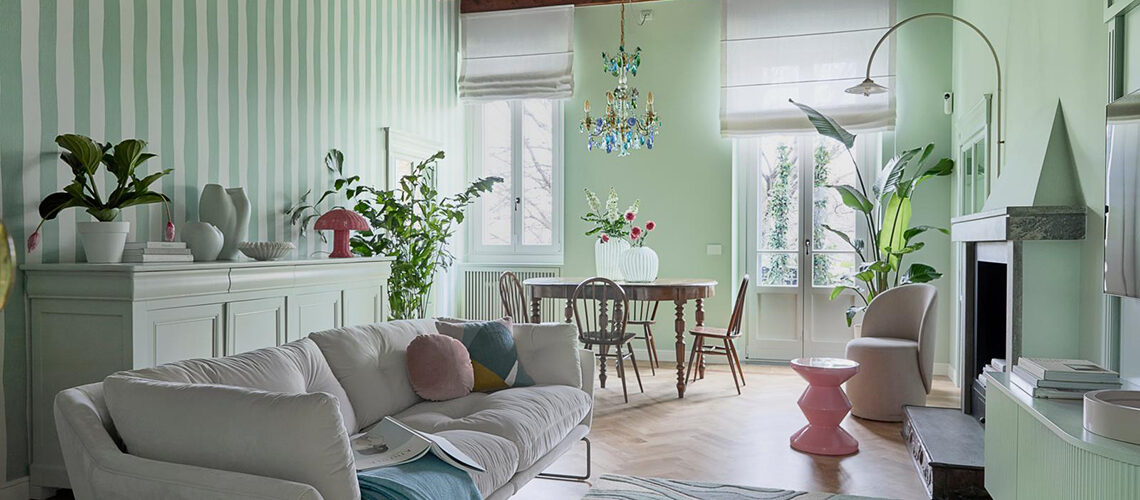 Prima e dopo: una casa d’epoca si trasforma con colori pastello e carta da parati