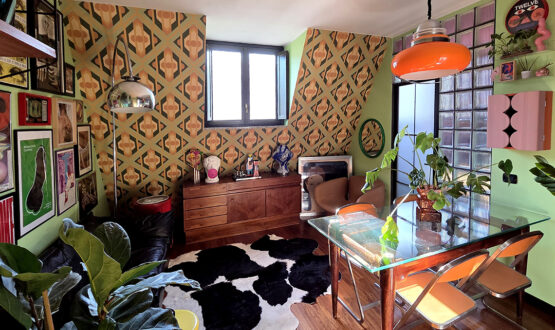 43 mq a Milano puntano tutto sul colore e sullo stile massimalista